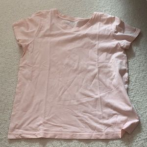 pink t shirt